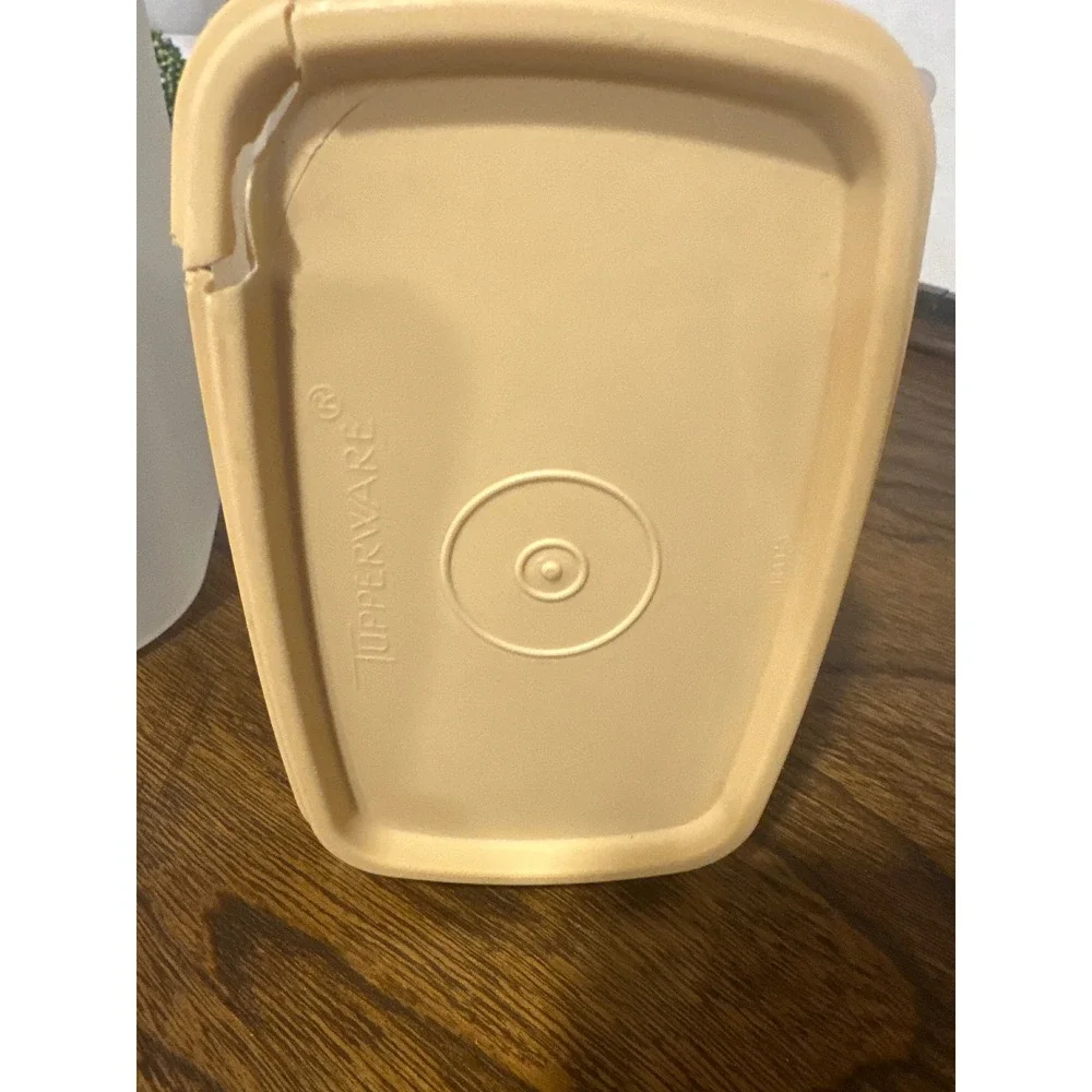 Tupperware Modular Mates Set of 2 Macaroni Container Blue Tan Lids Vintage flaw